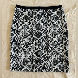 H&M black & white print skirt, size XS